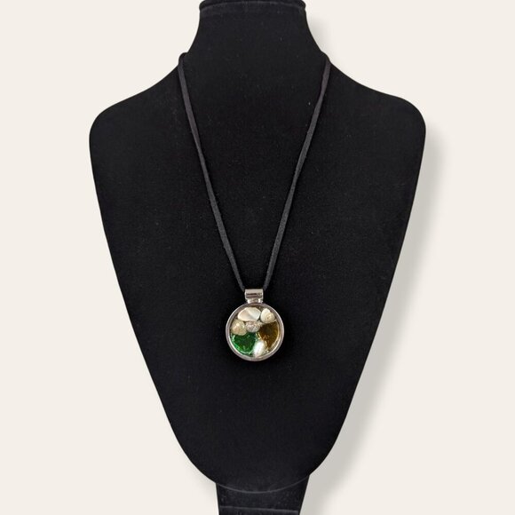 (2/$20) Pearl, Shell, & Glass Pendant Necklace - Picture 2 of 6